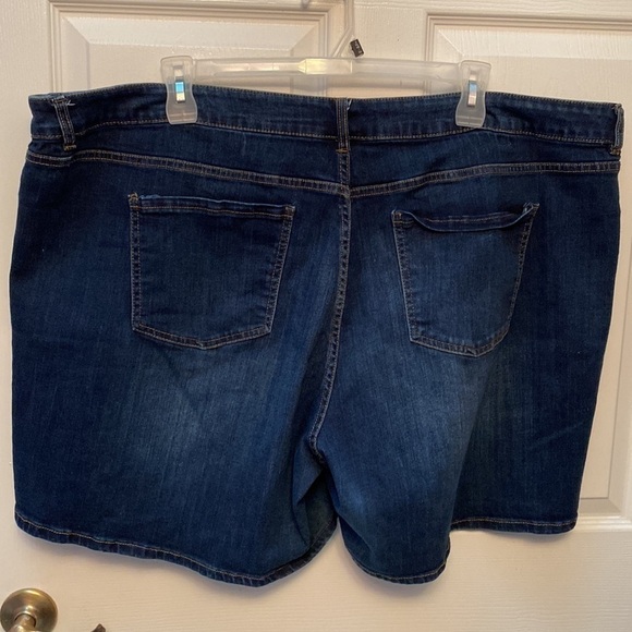 Womens Lane Bryant casual stretch solid blue plus size denim shorts size 28 - Picture 2 of 3